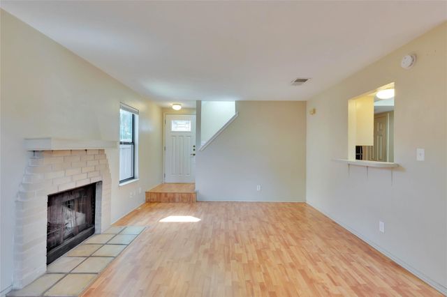 8806 Springmail CIR B, Austin, TX 78729