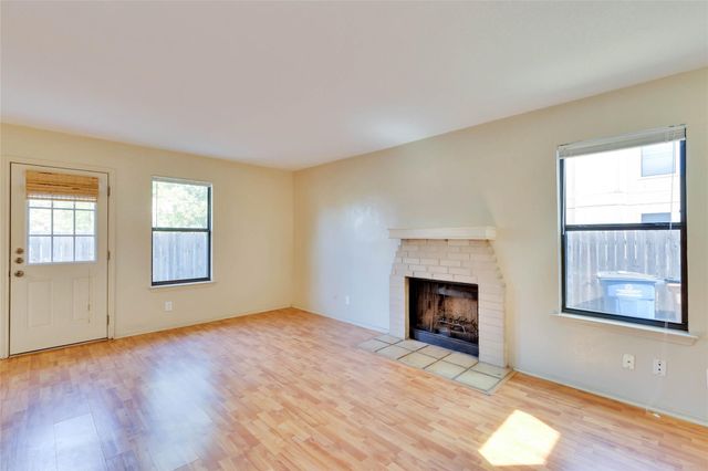 8806 Springmail CIR B, Austin, TX 78729