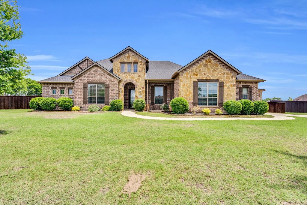 102 Willowbrook Drive, Waxahachie, TX 75165