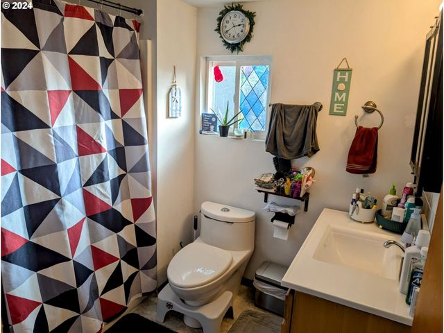 293 N EMPIRE Blvd, Coos Bay, OR 97420