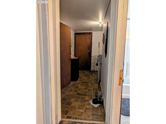 293 N EMPIRE Blvd, Coos Bay, OR 97420