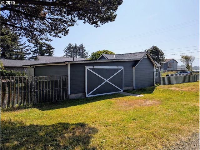 293 N EMPIRE Blvd, Coos Bay, OR 97420