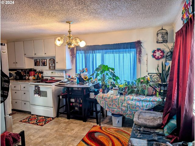 293 N EMPIRE Blvd, Coos Bay, OR 97420