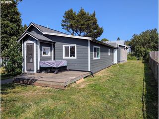 293 N EMPIRE Blvd, Coos Bay, OR 97420