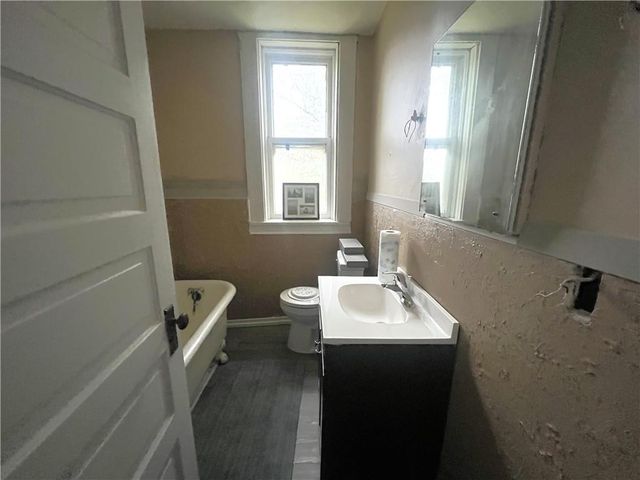 220 E Benton Street, Carrollton, MO 64633