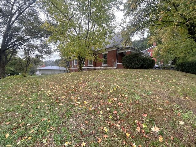 220 E Benton Street, Carrollton, MO 64633