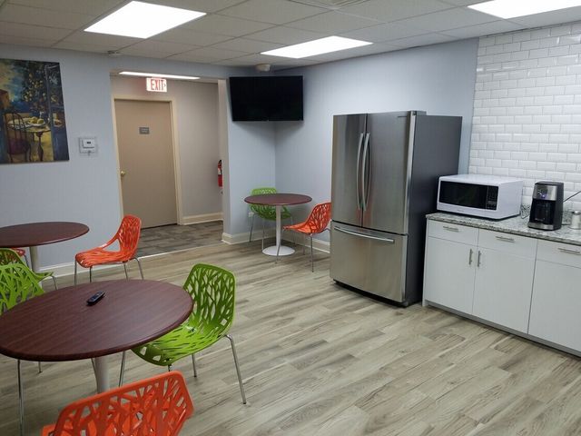 7300 N Cicero Avenue 103, Lincolnwood, IL 60712