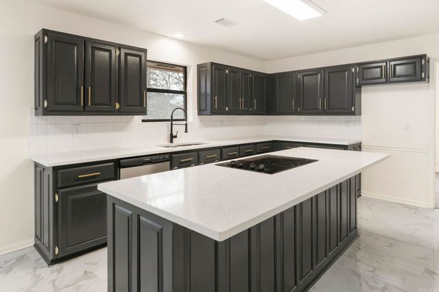 13721 Saint Charles Boulevard, Little Rock, AR 72211