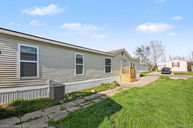 59587 Susan Ln N., New Haven Village, MI 48048