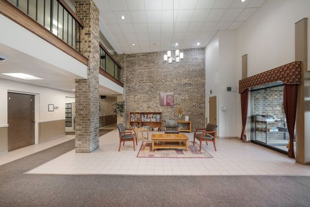 1460 Fairlane Drive 312, Schaumburg, IL 60193