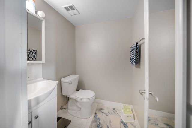 1460 Fairlane Drive 312, Schaumburg, IL 60193