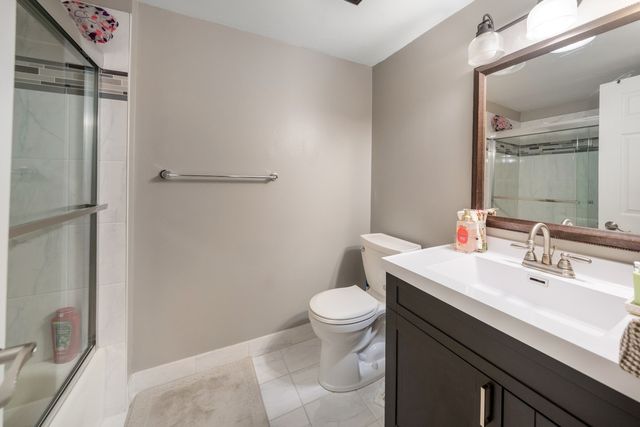 1460 Fairlane Drive 312, Schaumburg, IL 60193