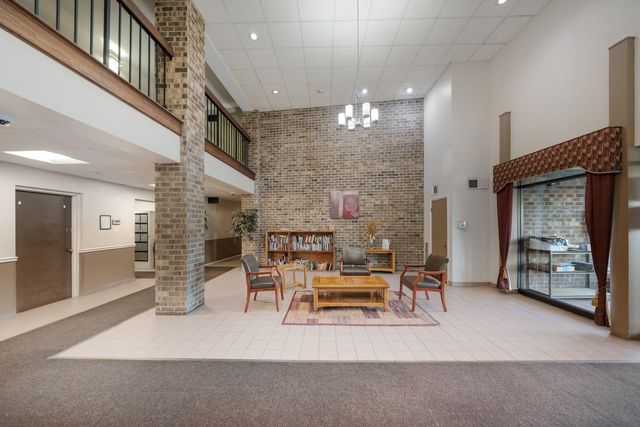 1460 Fairlane Drive 312, Schaumburg, IL 60193