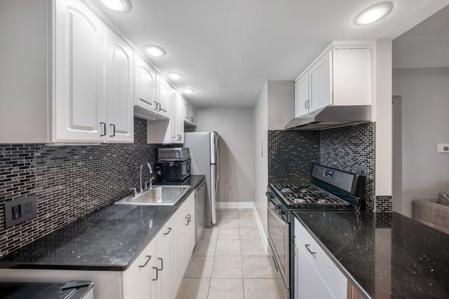 1460 Fairlane Drive 312, Schaumburg, IL 60193