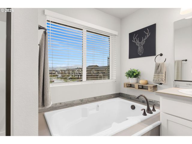 3456 BIRCH St, Forest Grove, OR 97116