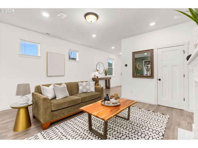 3456 BIRCH St, Forest Grove, OR 97116