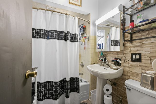6316 W Warwick Avenue, Chicago, IL 60634