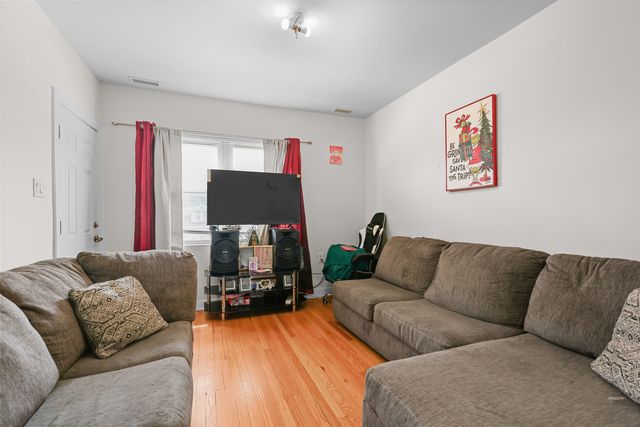 6316 W Warwick Avenue, Chicago, IL 60634