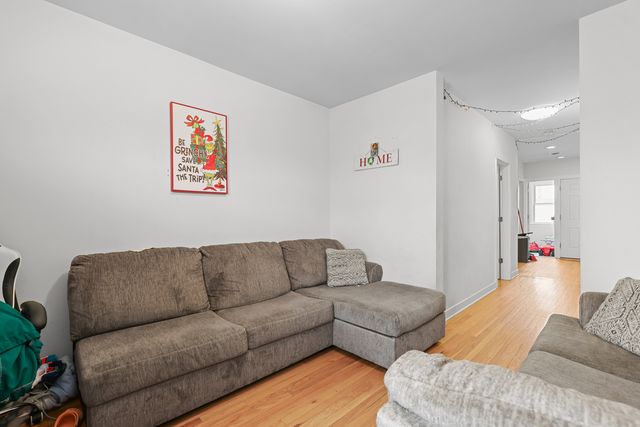 6316 W Warwick Avenue, Chicago, IL 60634