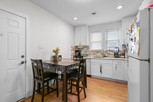6316 W Warwick Avenue, Chicago, IL 60634