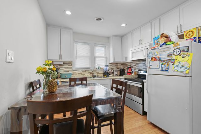 6316 W Warwick Avenue, Chicago, IL 60634
