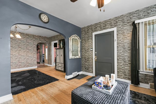 6316 W Warwick Avenue, Chicago, IL 60634