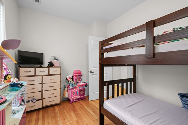 6316 W Warwick Avenue, Chicago, IL 60634