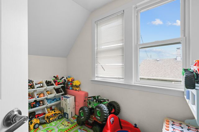 6316 W Warwick Avenue, Chicago, IL 60634