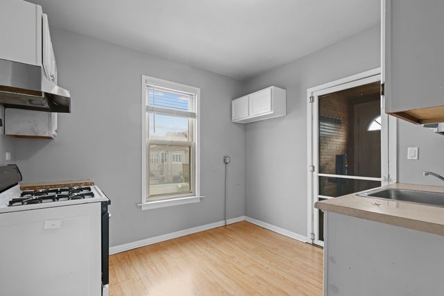 6316 W Warwick Avenue, Chicago, IL 60634