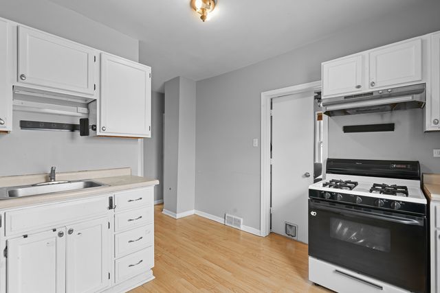6316 W Warwick Avenue, Chicago, IL 60634