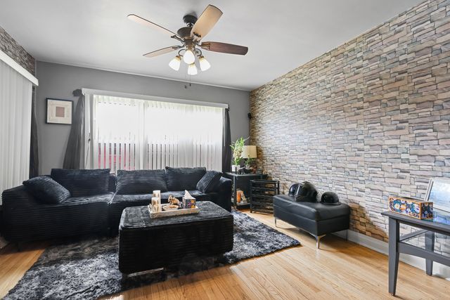 6316 W Warwick Avenue, Chicago, IL 60634