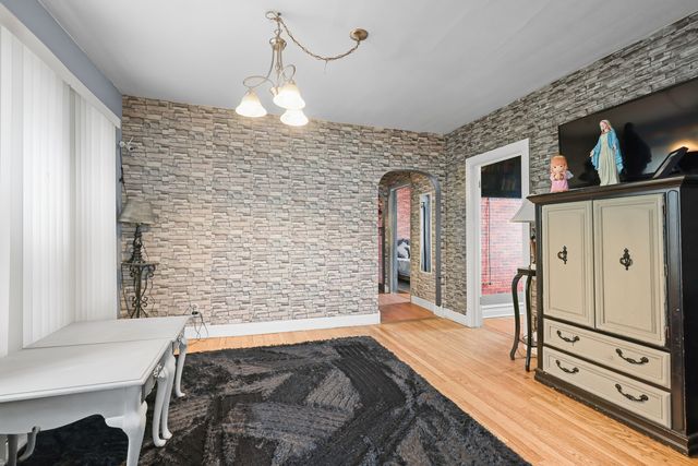 6316 W Warwick Avenue, Chicago, IL 60634