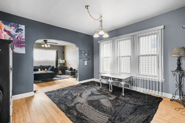 6316 W Warwick Avenue, Chicago, IL 60634