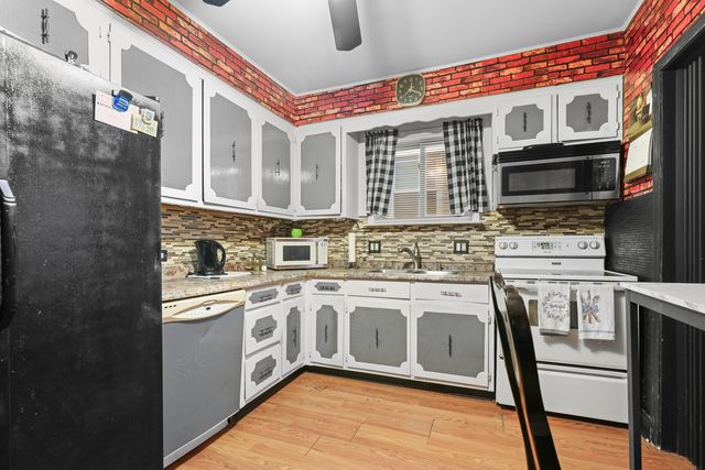 6316 W Warwick Avenue, Chicago, IL 60634