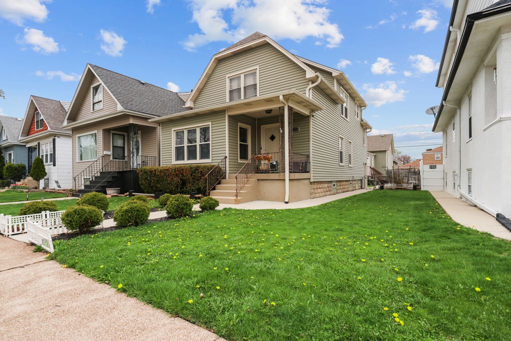 6316 W Warwick Avenue, Chicago, IL 60634