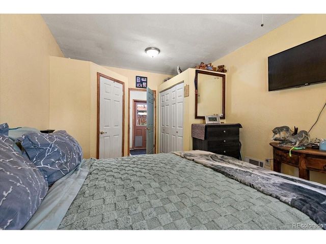 1120 Alexander Cir, Pueblo, CO 81001