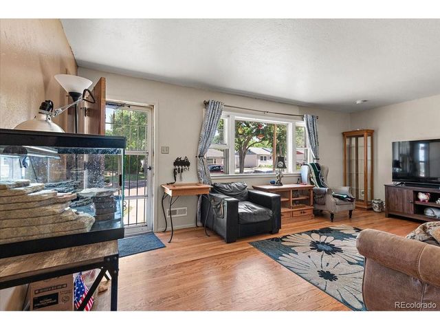 1120 Alexander Cir, Pueblo, CO 81001