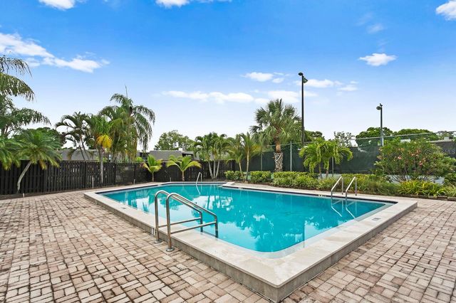 9342 TRADEWINDS AVENUE, Seminole, FL 33776