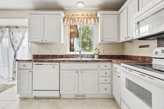 7878 Greene Farm Drive, Ypsilanti Twp, MI 48197