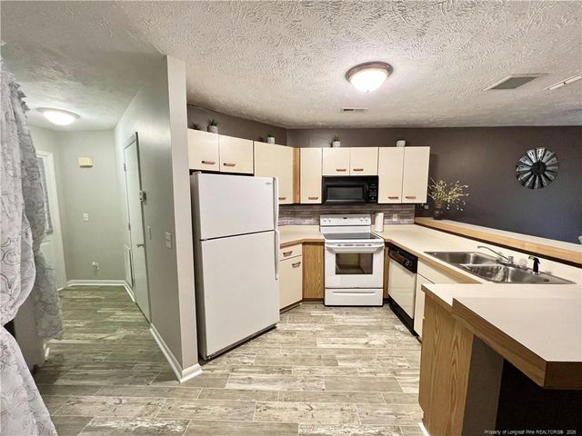 6792 Willowbrook Drive 11, Fayetteville, NC 28314