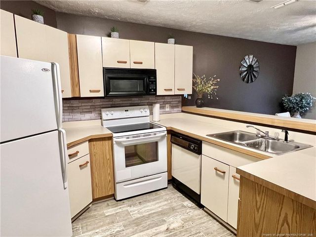 6792 Willowbrook Drive 11, Fayetteville, NC 28314