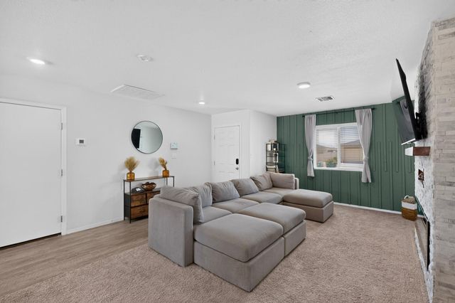 902 Camino De Las Violeta, Belen, NM 87002