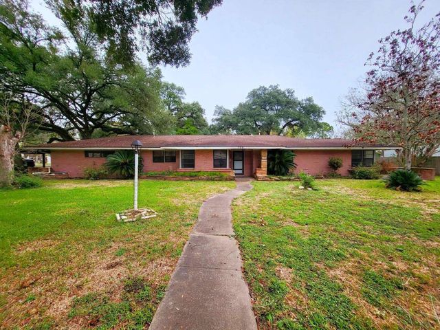 706 Maple Street, Sweeny, TX 77480