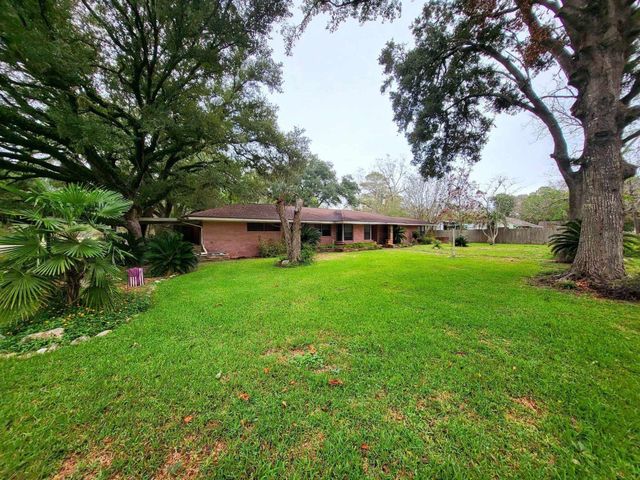 706 Maple Street, Sweeny, TX 77480