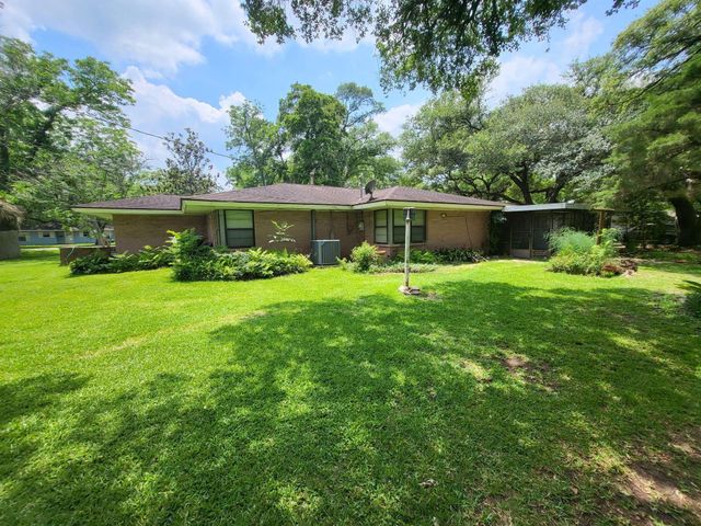 706 Maple Street, Sweeny, TX 77480