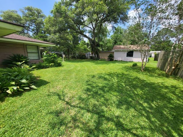 706 Maple Street, Sweeny, TX 77480