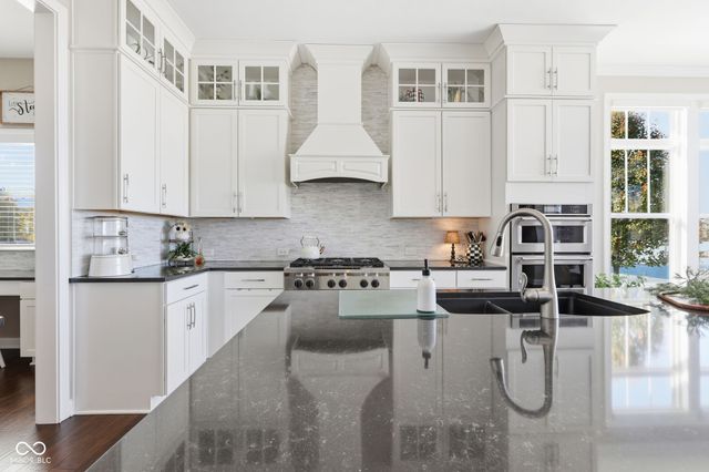 16320 Kenora Lane N, Fortville, IN 46040