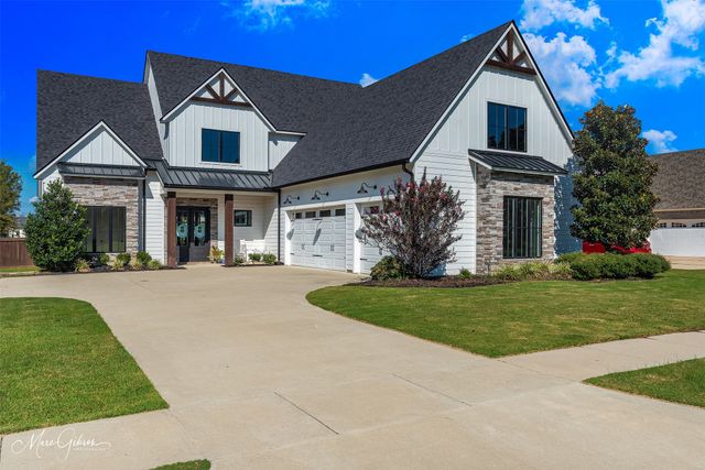 10946 Whispering Path Drive, Shreveport, LA 71106