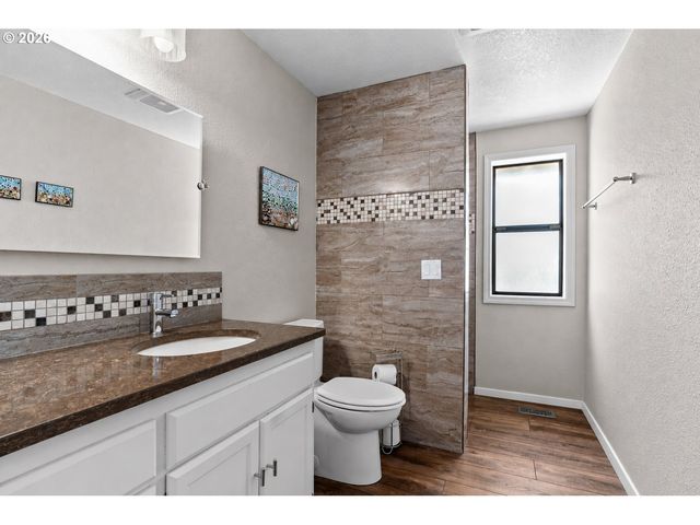 37600 UPPER CAMP CREEK Rd, Springfield, OR 97478