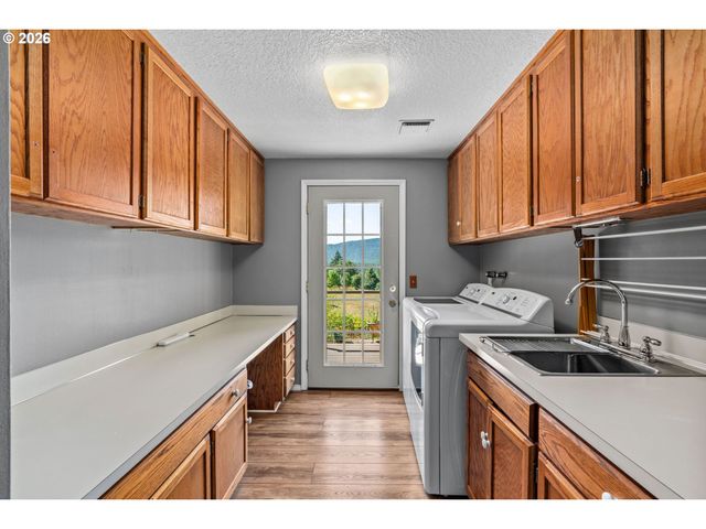 37600 UPPER CAMP CREEK Rd, Springfield, OR 97478